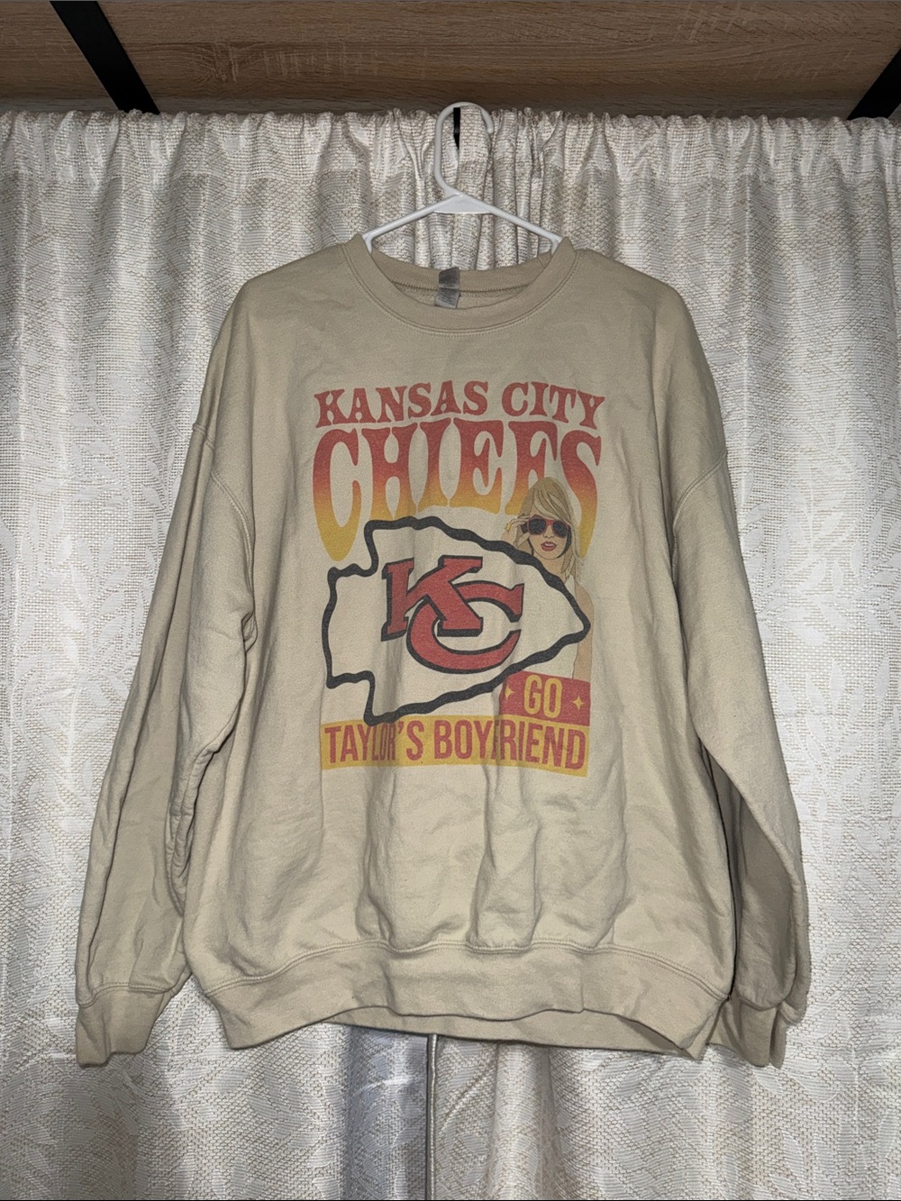 Gildan Kansas City Chiefs Beige Retro Graphic Crewneck